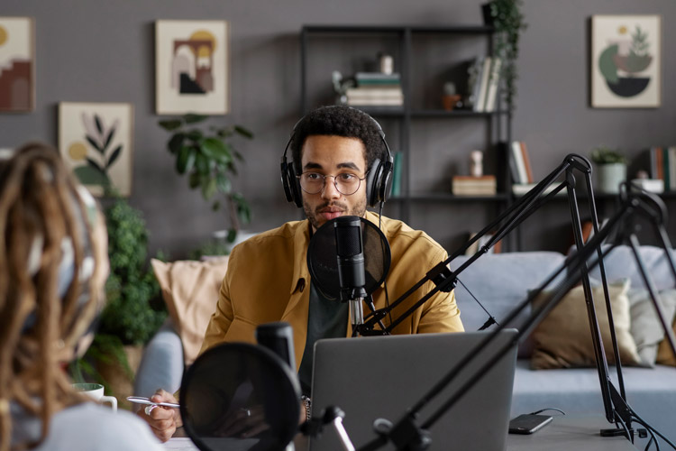 How-to-Choose-the-Right-Studio-for-Your-Podcast